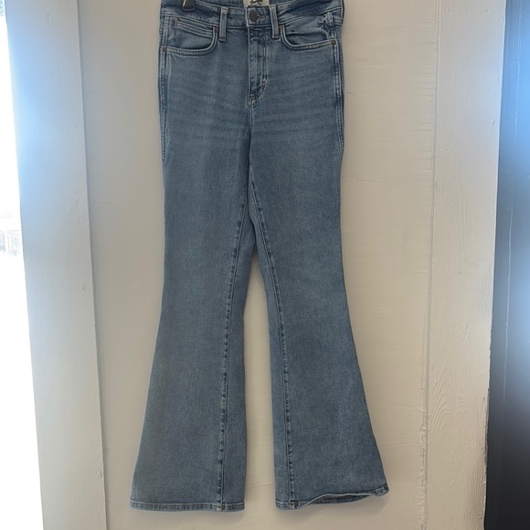 Women’s Wrangler Light Blue Flare Jeans Size 27x32 - Picture 1 of 5